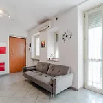 아파트 Guesthost - Cozy Near Spezia Metro,
