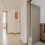 Guesthost - Cozy Near Spezia Metro, Apartment