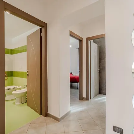 Guesthost - Cozy Near Spezia Metro, *