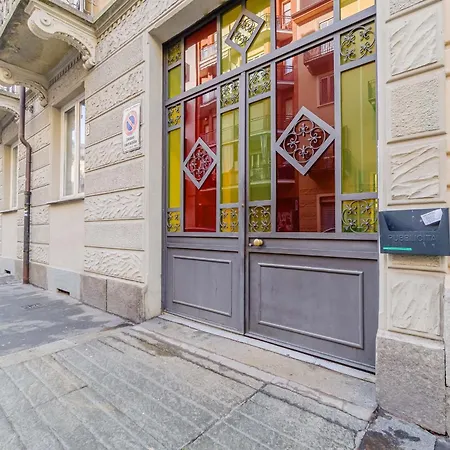 Guesthost - Cozy Near Spezia Metro, Apartman Torino