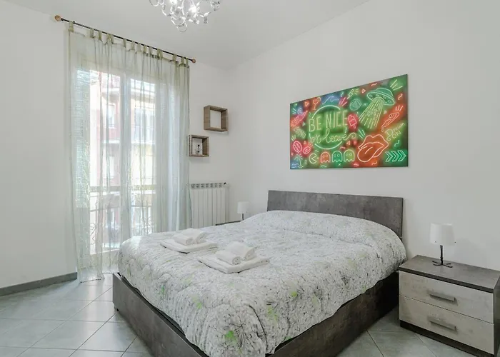 Guesthost - Cozy Near Spezia Metro, Torino