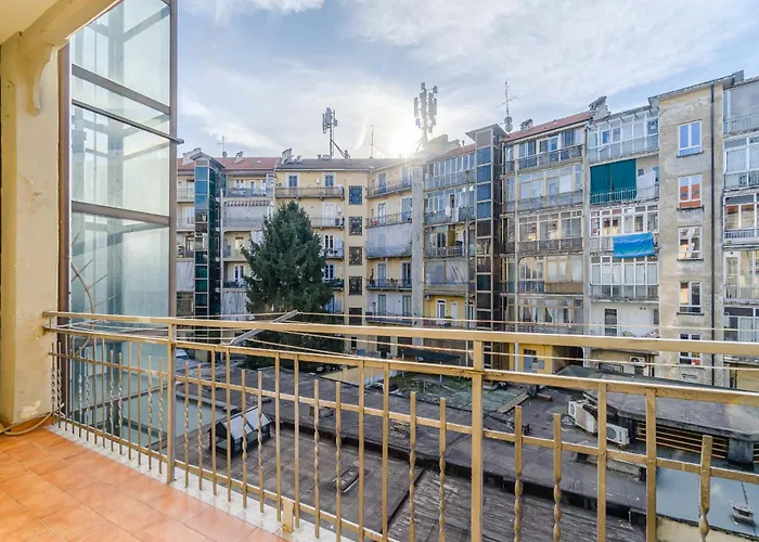 Guesthost - Cozy Near Spezia Metro, Apartman