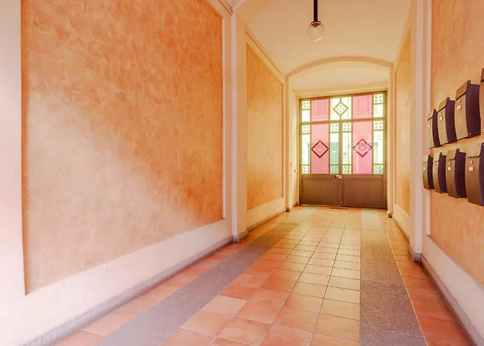 Guesthost - Cozy Near Spezia Metro,