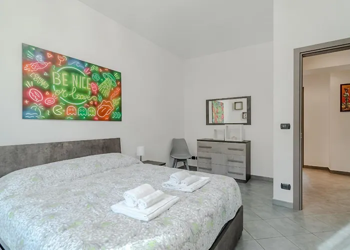 Guesthost - Cozy Near Spezia Metro,