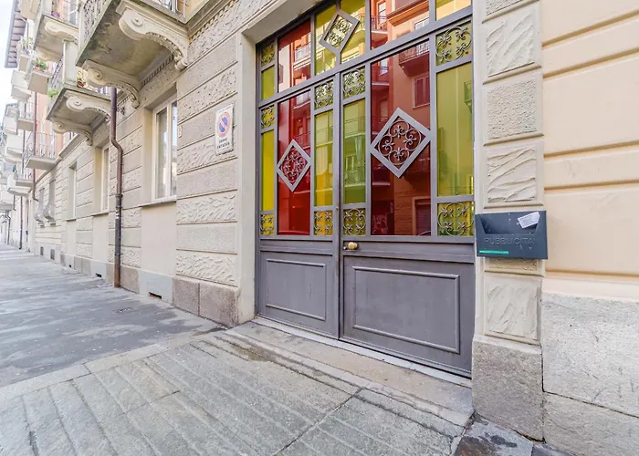 Guesthost - Cozy Near Spezia Metro, Apartman Torino