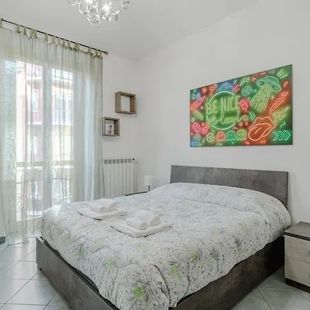 Guesthost - Cozy Near Spezia Metro, Turín