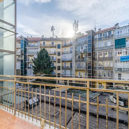 Guesthost - Cozy Near Spezia Metro, Apartmán