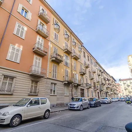 Apartmán Guesthost - Cozy Near Spezia Metro, *