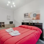 Guesthost - Cozy Near Spezia Metro, *