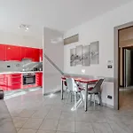 Guesthost - Cozy Near Spezia Metro,