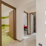 Guesthost - Cozy Near Spezia Metro, *