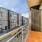 Apartment Guesthost - Cozy Near Spezia Metro, *